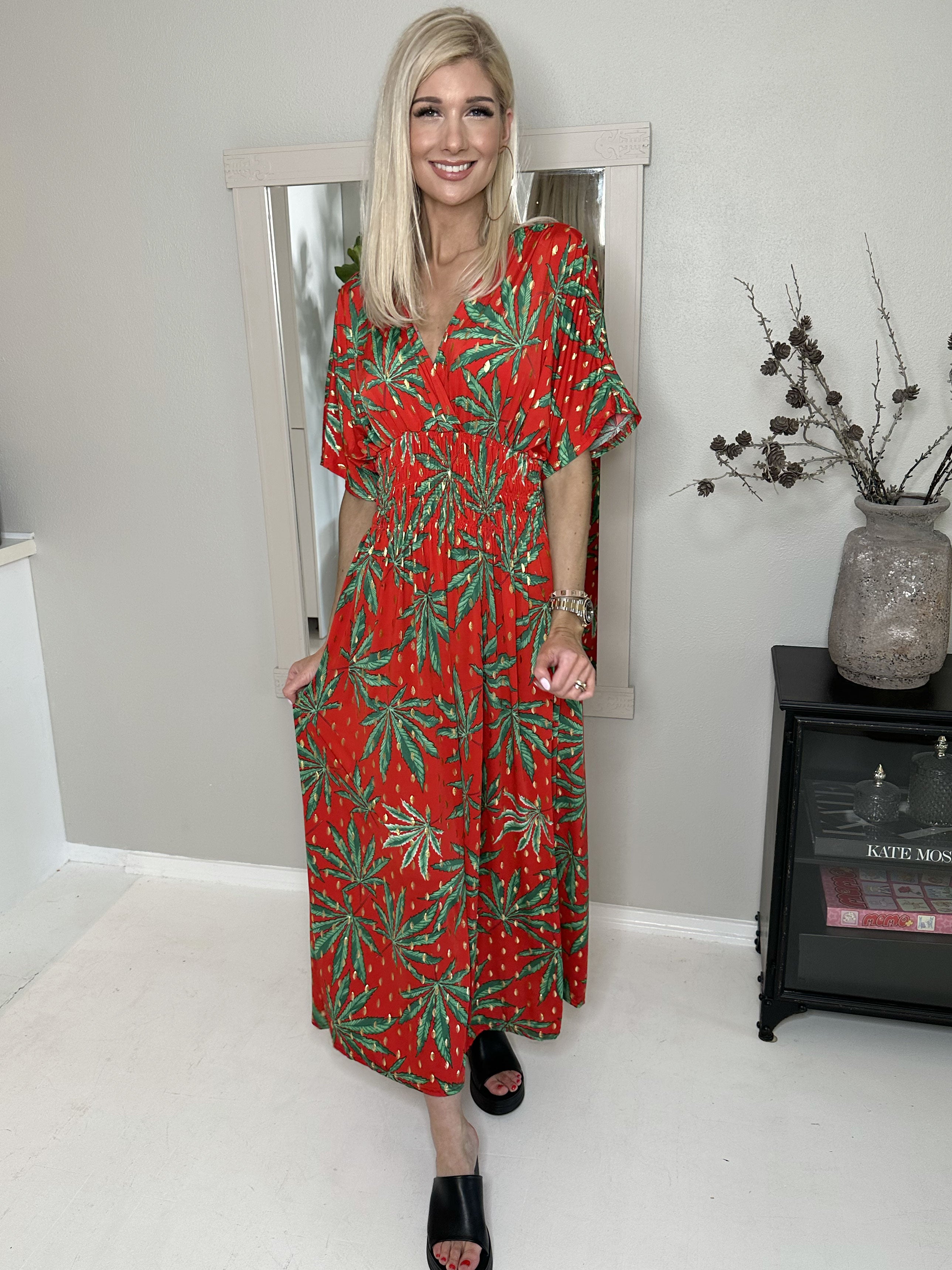 Pams Leaf - Lång elastisk klänning i skrynkelfritt tyg